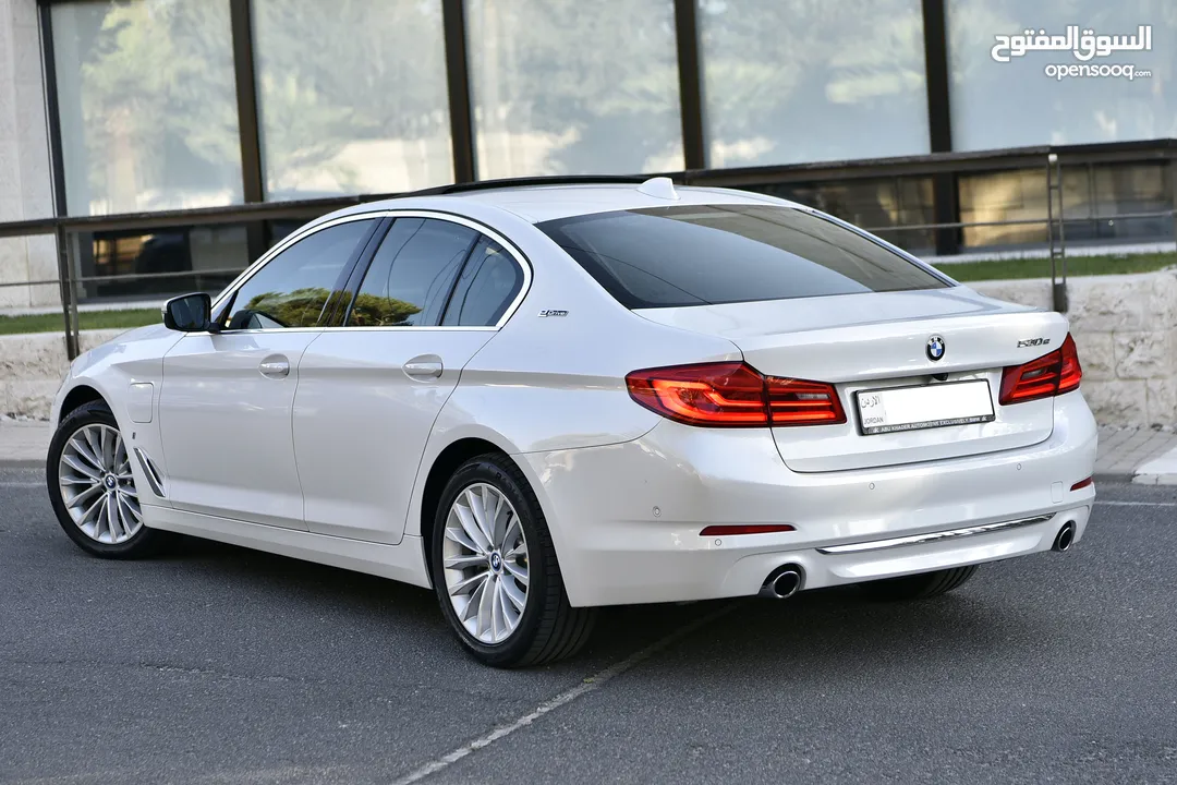 بي ام دبليو الفئة الخامسة بلج ان هايبرد 2019 BMW 530e Plug In Hybrid