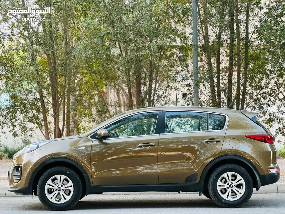 KIA SPORTAGE2.0L 2016 MODEL WITH WELL-MAINATINED AND LOW MILEAGE CAR