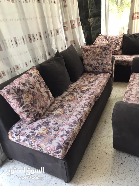 طقم كنب خشب تفصيل 8 مقاعد بحالة ممتازة