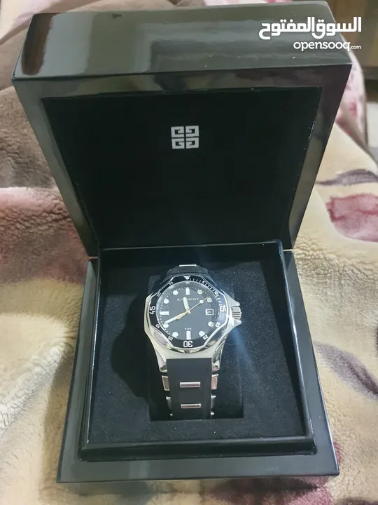 Givenchy  Five Shark Swiss Made جيفنشي صنع سويسري أصلية جديدة