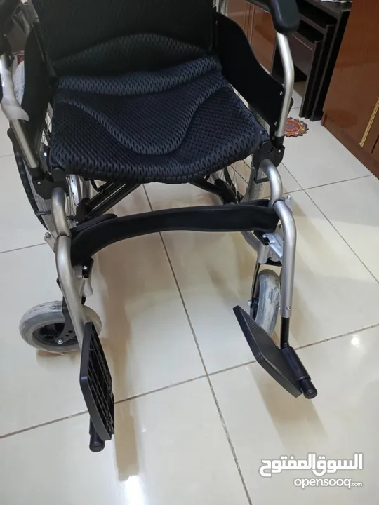 كرسيي متحرك كهربائي ببطاريه . لم يستخدم وبسعر جيد