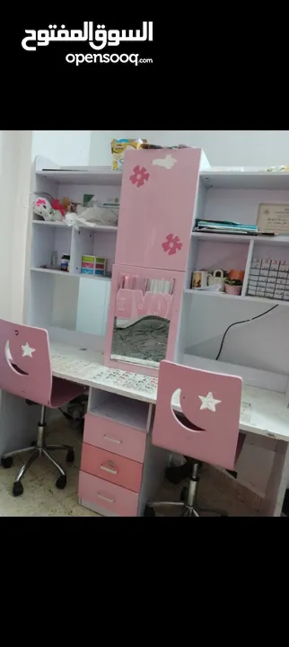 غرفة نوم بناتي لون زهر فاتح وغامق