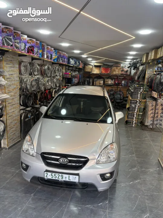 جيب كيا كارينز 2009