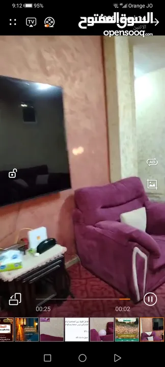 طقم كنب وطقم طرابيزات مع شراشف وديكور و لوحة وسجادة