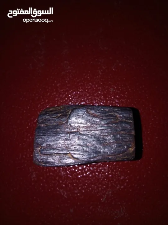 =حجر =نايزيك 29 جرام=يعرفه الخبراء =السعر 1500دينار =اعرضه للبيع=أو للبدل مع فضه أو ذهب؟