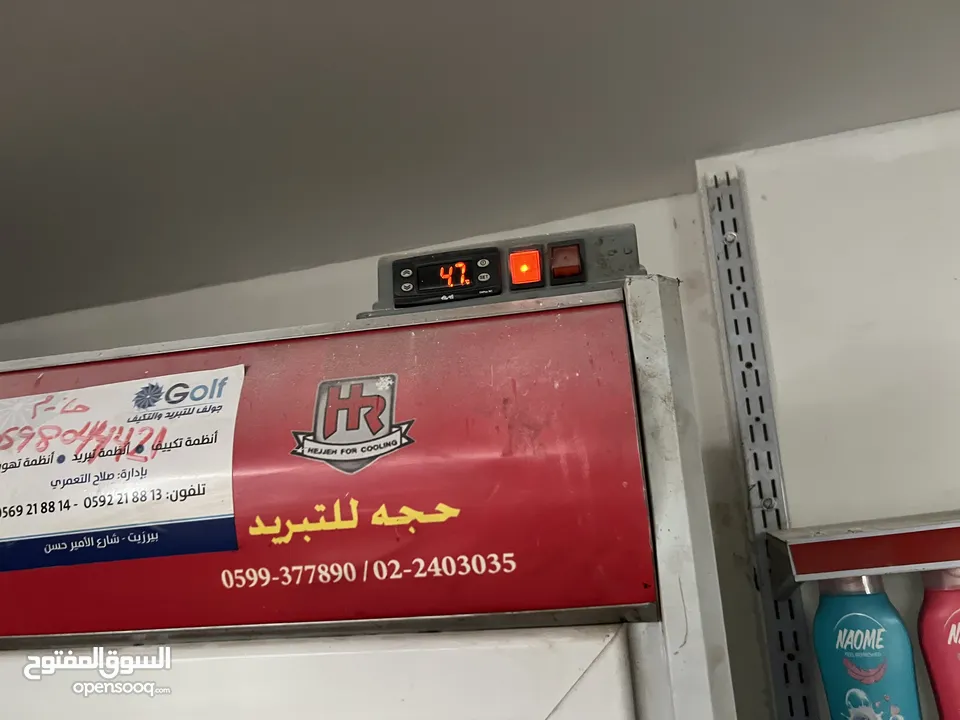 ثلاجة عرض 4 أبواب بوضع جيد جدا للبيع بسبب إغلاق المحل