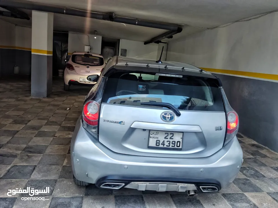 تويوتا بريوس س Toyota prius c للبيع