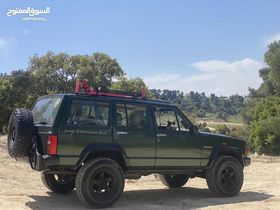 Jeep Cherokee xj 1995   جيب شيروكي  قابل للتفاوض