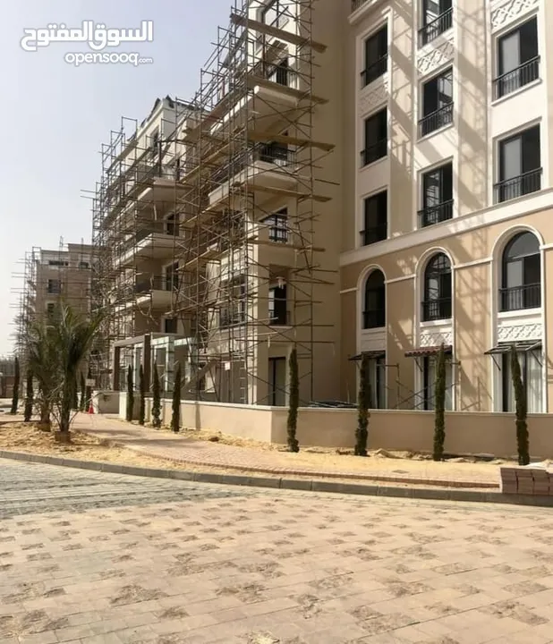 شقه 150 متر بمقدم 10% متشطبه بالتكييفات في الشيخ زايد بجوار هايبر 1