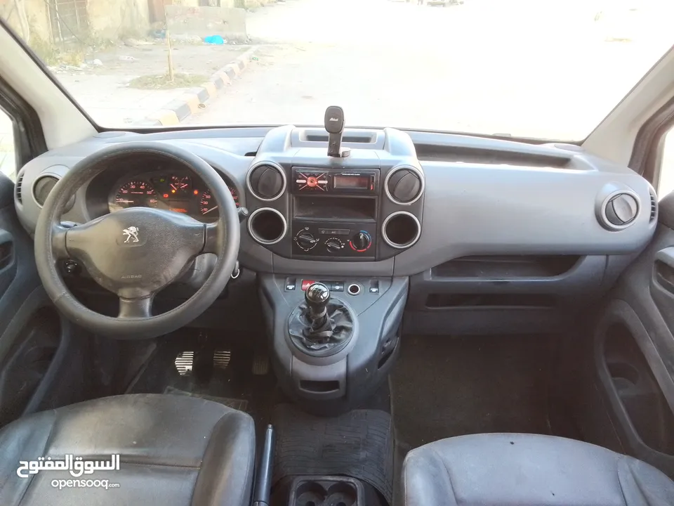 بيجو بارنتر بنزين اصلي موديل 2018 بحال الوكاله
