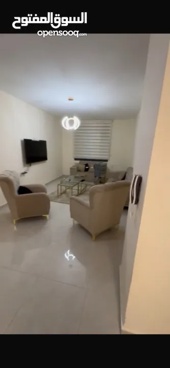 شقة غير مستخدمة عفش وادوات كهربائية جديدة وتدفئة مركزية راكبة مطبخ راكب وسعر مغري للسكن فوراً لجادين