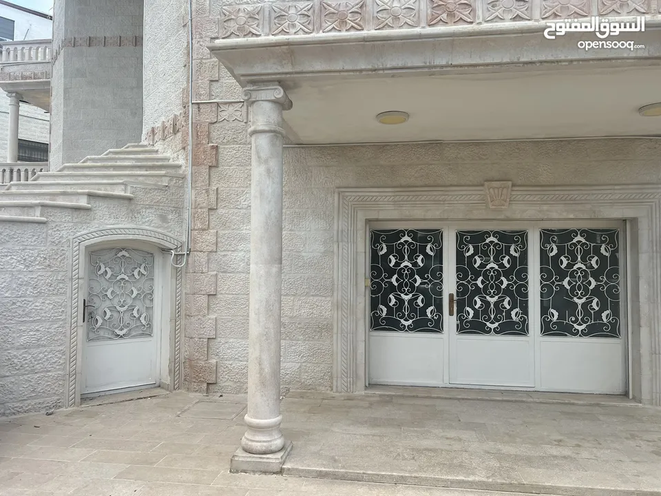 قصر فيلا فخمة جدا للبيع في الجبيهه