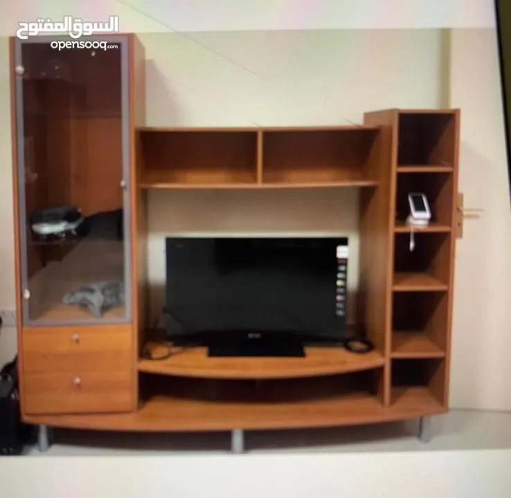 بوفيه للتلفزيون بحالة جيدة جدا خشب ماليزي