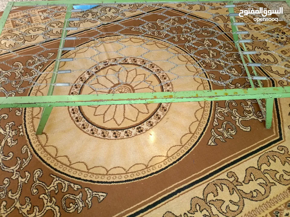 سرير حديد ثقيل للبيع