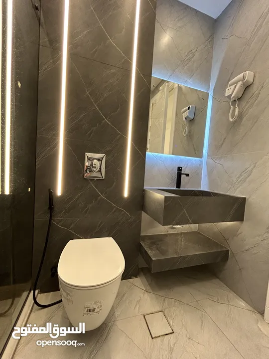 شقة طابق اول مساحة 245 متر سوبر ديلوكس بأجمل مناطق الجبيهة