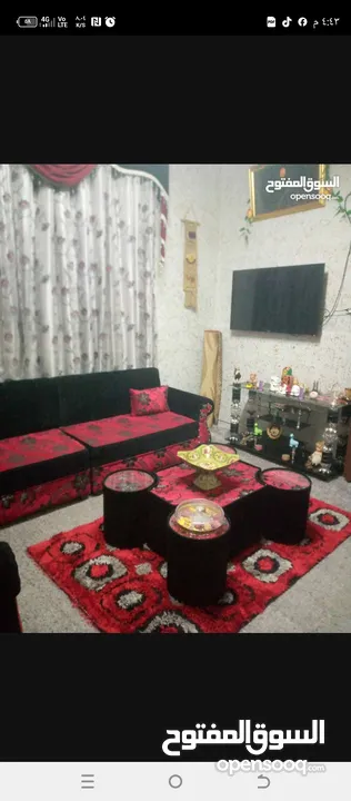 طقم كنب نظيف مع فرشه تخت مزوج مع برادي