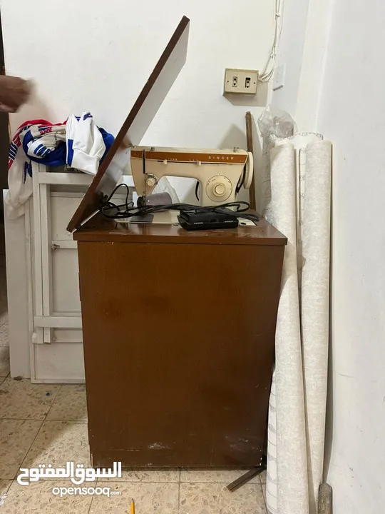 اثاث مع ماكينه خياطه للبيع