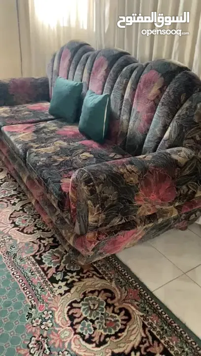 طقم كنب مستعمل 3+2+1+1 للبيع - طقم طاولة للبيع