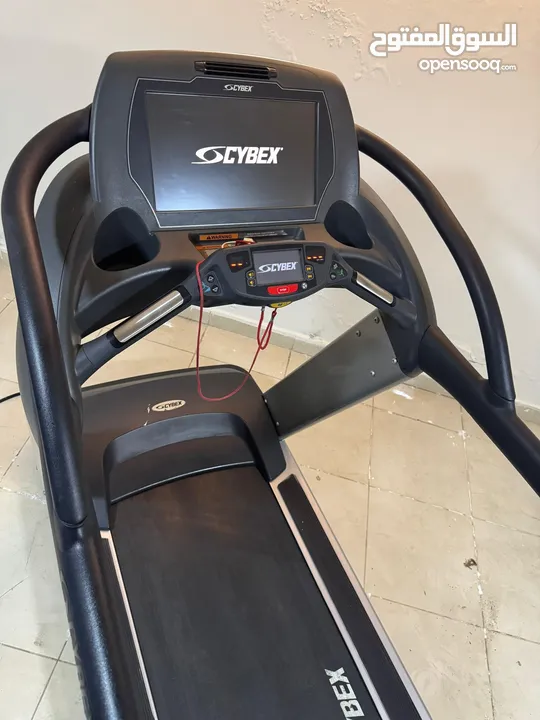 جهاز تريدميل Cybex770T شبه جديد استخدام شهرين فقط بسعر مغري