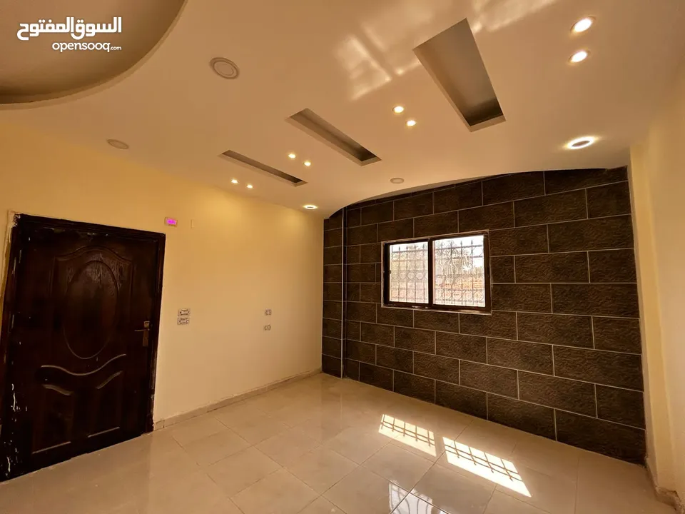 مزرعة 8 دونمات وبناء حجر فاخر 162 متر عمر البناء 5 سنوات