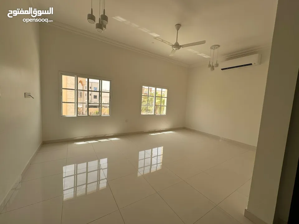 ‎للبيع: فيلا رائعة في المعبيلة الجنوبية  For Sale: Spacious Villa in Al Mabaila South