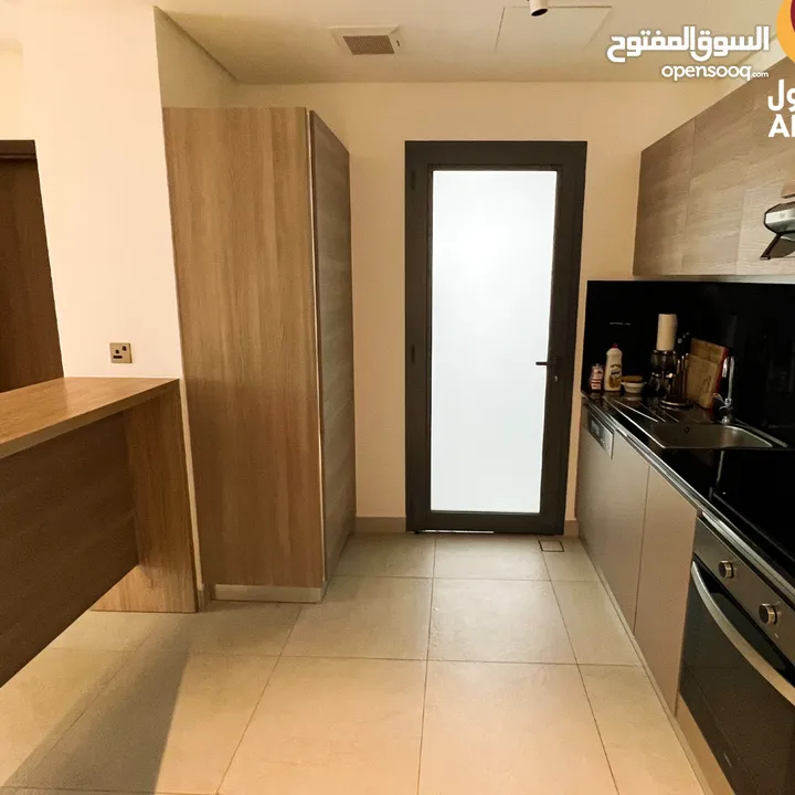 شقة فاخرة في لؤلؤة مسقط اطلالة على حمام السباحة  Apartment in THE PEARL MUSCAT- Swimming pool view