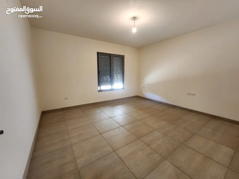 شقة فارغة للبيع في منطقة الدوار الرابع ( عدد 4 ) ref : 14340