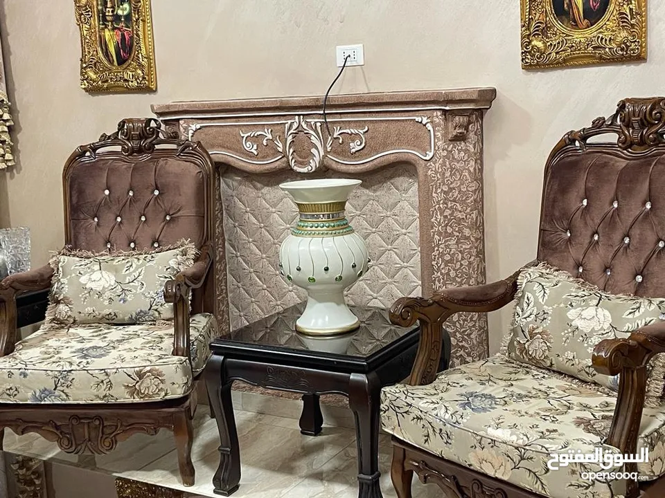 طقم كنب 7 مقاعد شبه جديد مع طربيزات