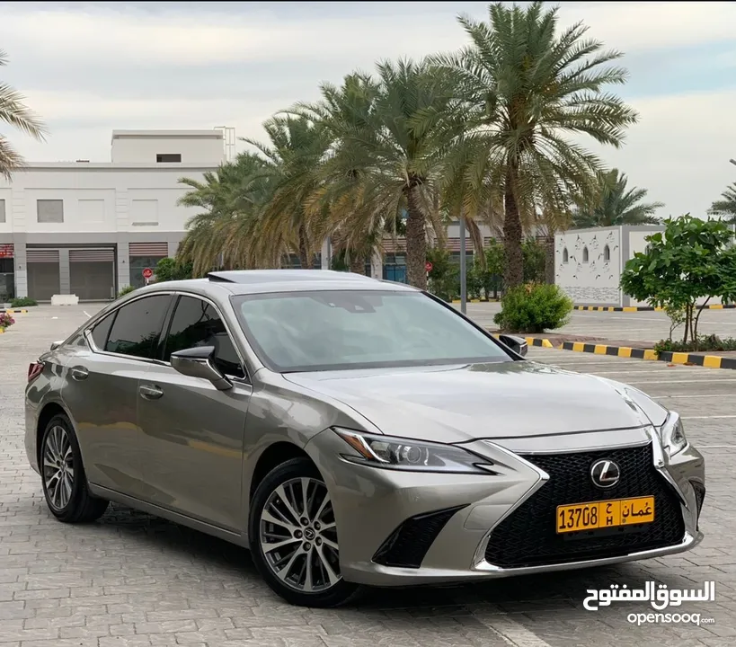 لكزس ES350 موديل 2019 بحالة وكاله