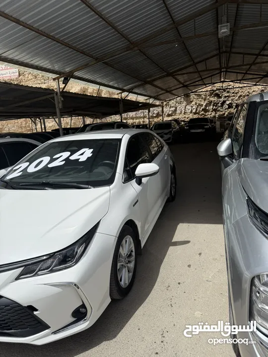 تكسي تويوتا كورولا  الزرقاء 2024 هايبرد شركة