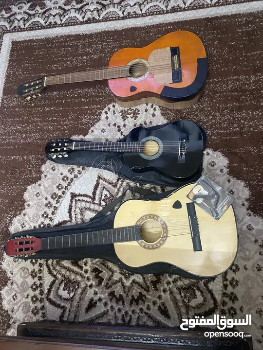 جيتارات ثلاثه للبيع