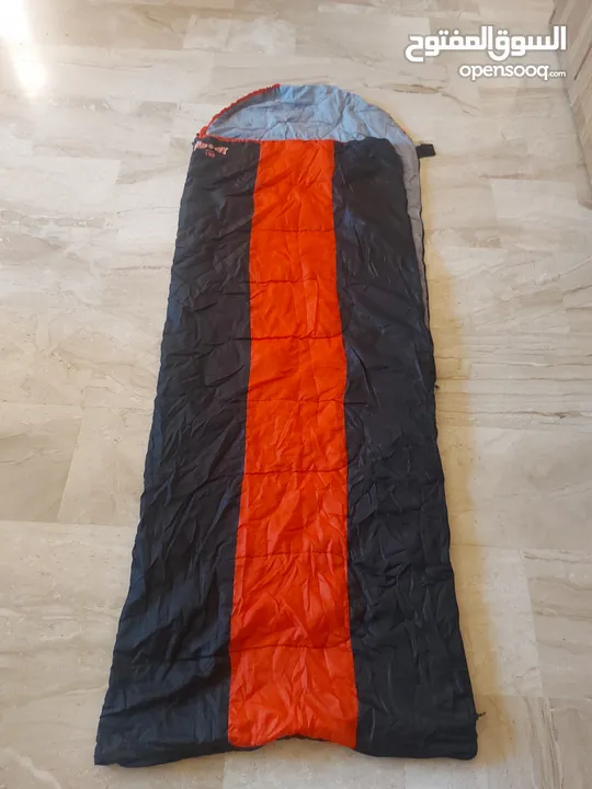 للتخيبم sleeping bag وارد اميركا مستعمل بحالة ممتازة ماركة ARMY NAVY قياس 75سم×180سم+30سم مع شنتة