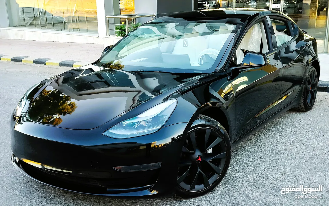 تيسلا 2023 model 3 فحص كامل اوتوسكور لون اسود ملوكي داخلي ابيض بحالة الوكالة بسعر لقطة ومحروووق