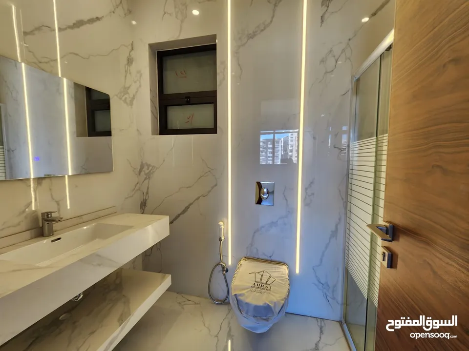 شقة طابقية فاخرة للبيع في عبدون  ref : 14385