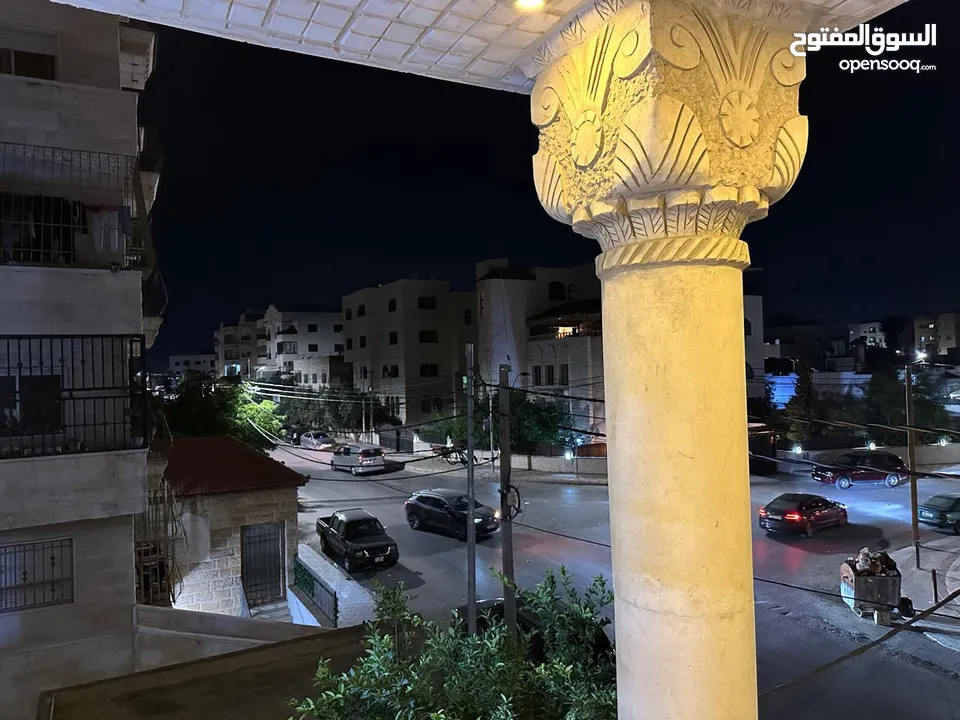 شقة طابقية طابق اول 3 غرف نوم 3 صالات 3 حمامات نظيفة جداً البناء 5 سنوات  الحي الشرقي قرب حديقة تونس