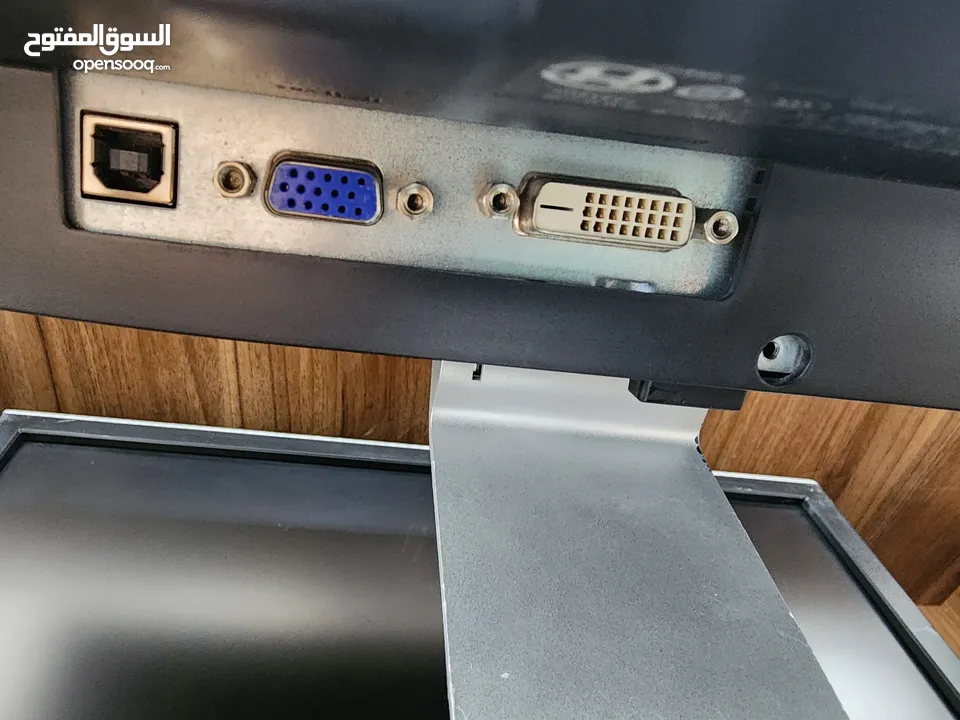 شاشة ديل حجم 22 بوصة مع ستاند متحرك للأعلى والاسفل، مع منافذ usb (VGA)