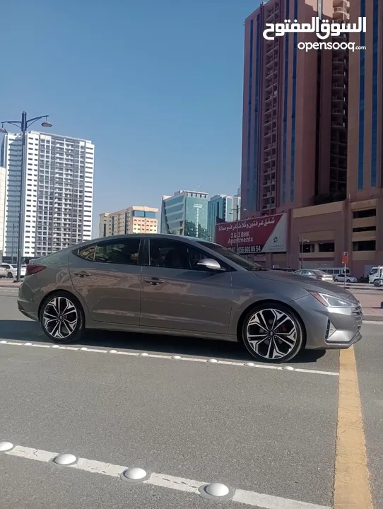 هيونداي النترا 2019 وارد امريكي بحاله نظيفه مكينه 2.0 cc مرخصه بالدوله من 3 سنوات  Hyundai Elantra 2