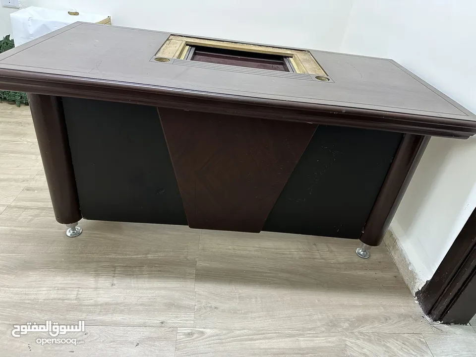 اثاث مكتبي كامل للبيع شبه جديد بسعر حرق
