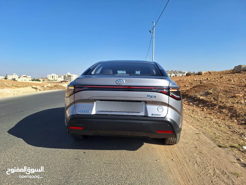 تويوتا bz3 قطعت 3100كم فقط بسعر 18,500 دينار من المالك مباشره