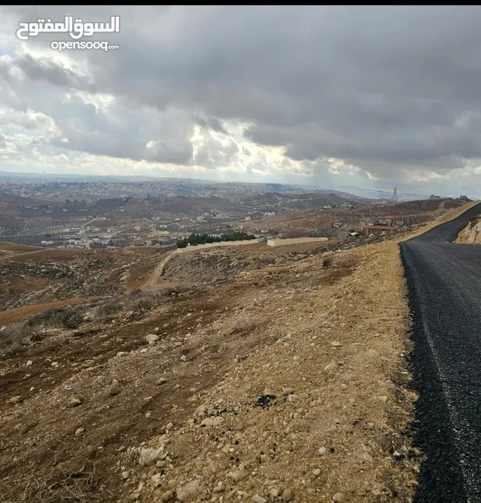 ارض لقطة مطلة على شارع الاردن بانورامية ام رمانة زراعية كامل الخدمات شوارع معبدة مميزة جدا من المالك