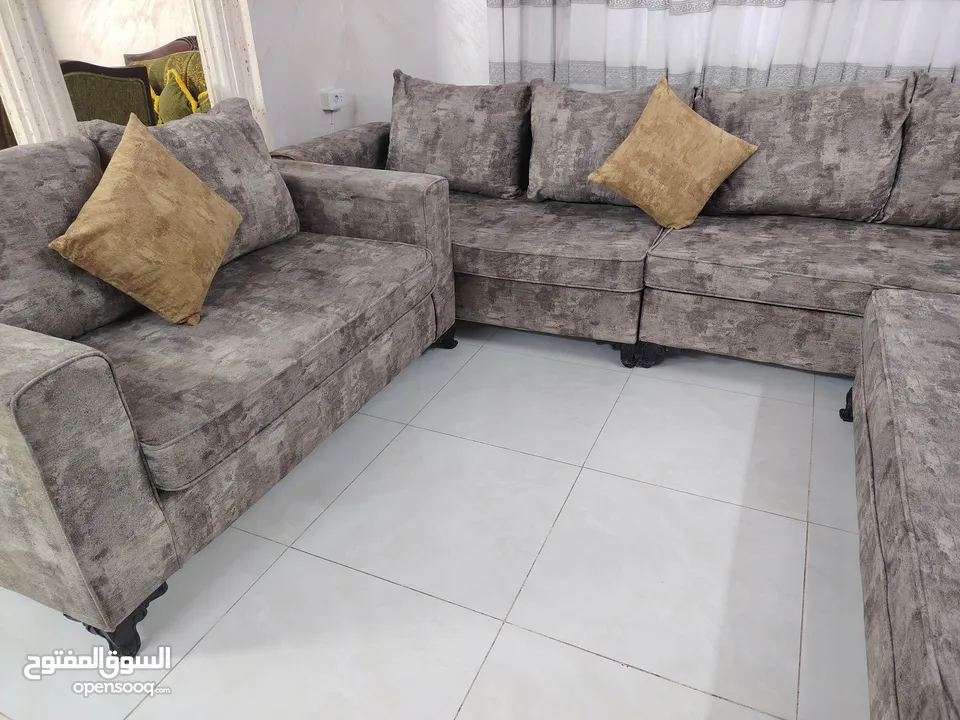 كنب مستعمل بحالة ممتازة