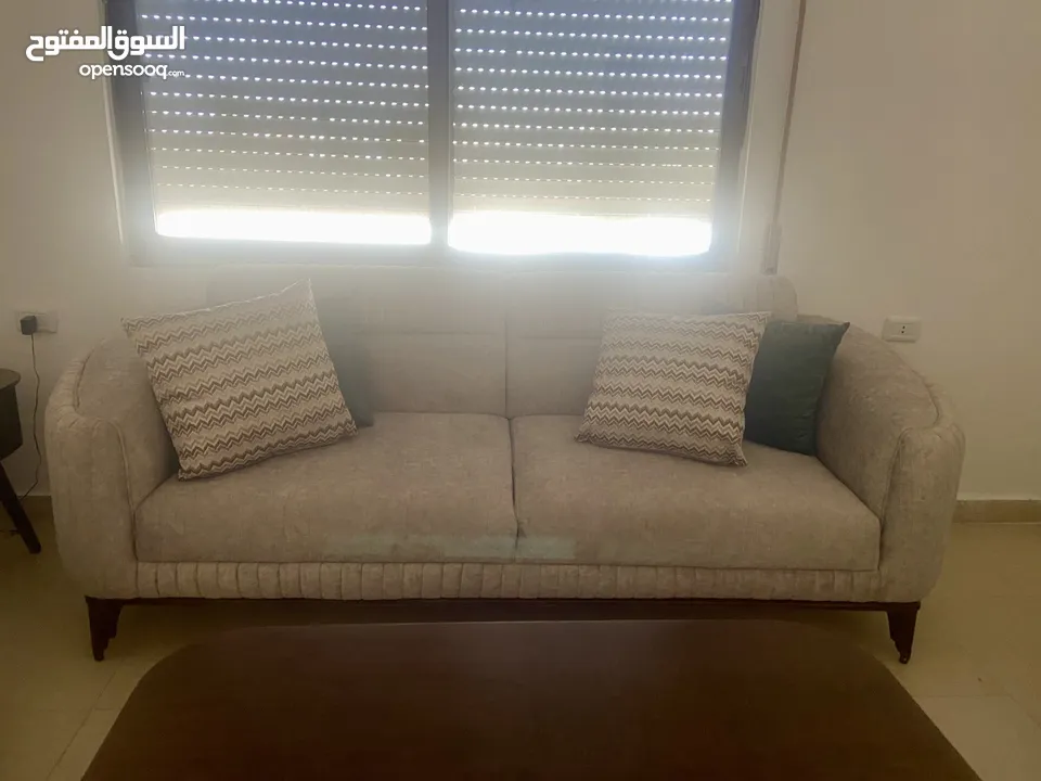 أثاث مستعمل كامل للبيع استخدام اقل من سنة البيع بداعي السفر