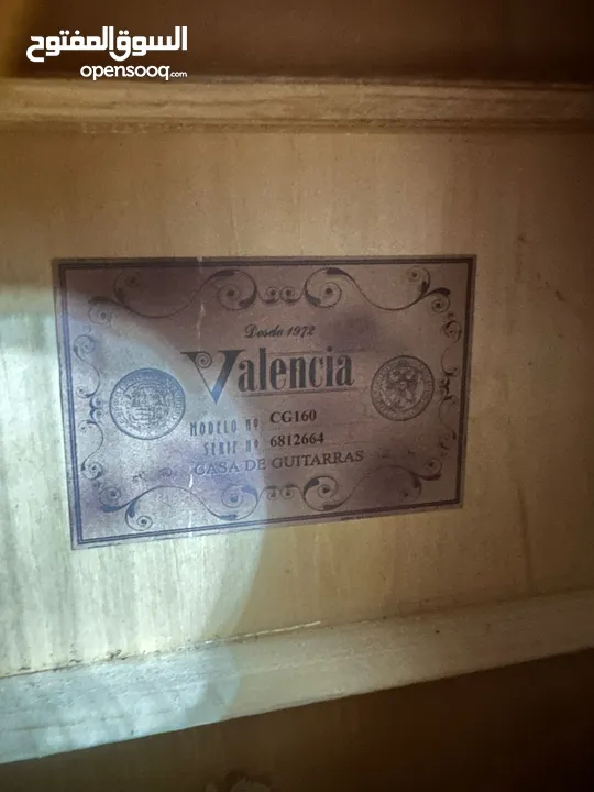 جيتار Valencia CG160 جديد غير مستعمل مع شنتة وريشة وآلة دوزان الاوتار كلو مع تشطيب لامع طبيعي للخشب