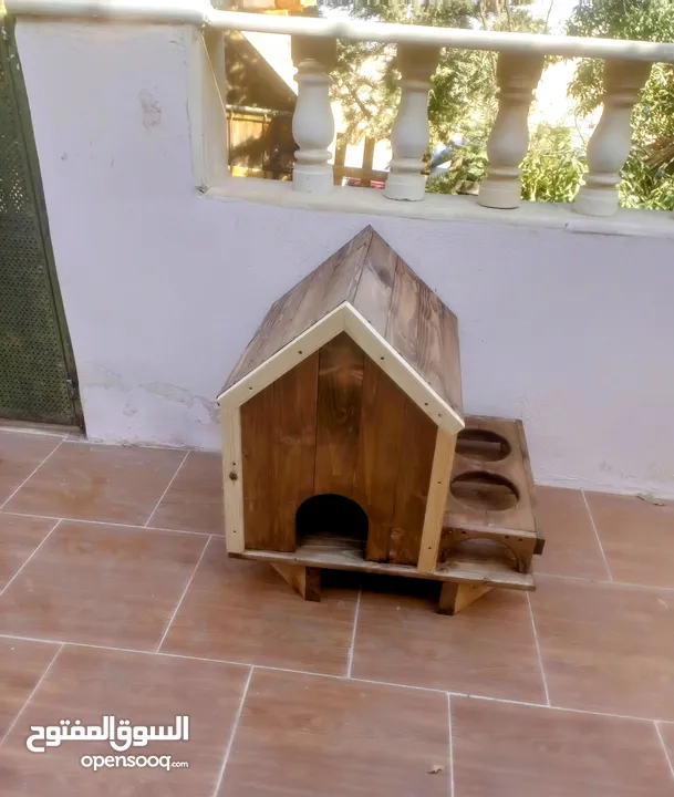 أكواخ خشبية وبيوت للحيوانات