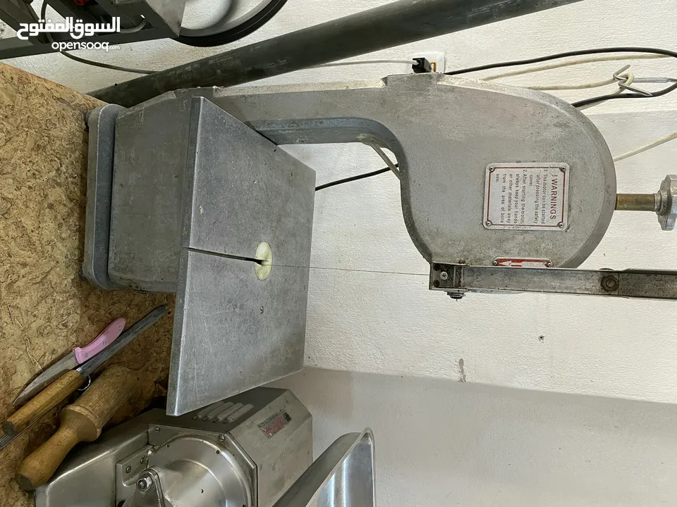 ملحمة للبيع مع كامل المعدات لعدم التفرغ