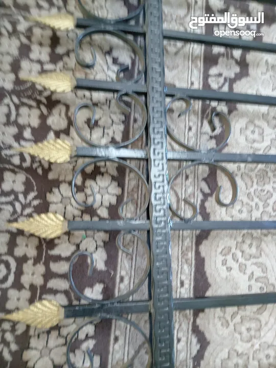 باب حمايه خارجي للمنزل تفصيل بحالة ممتازة جدا حديد صب ثقيل