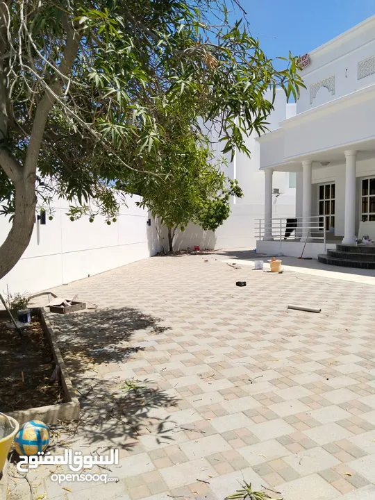 6Me33-Luxurious modern 5+1BHK Villa for rent in Qurm near Al Shati Street.