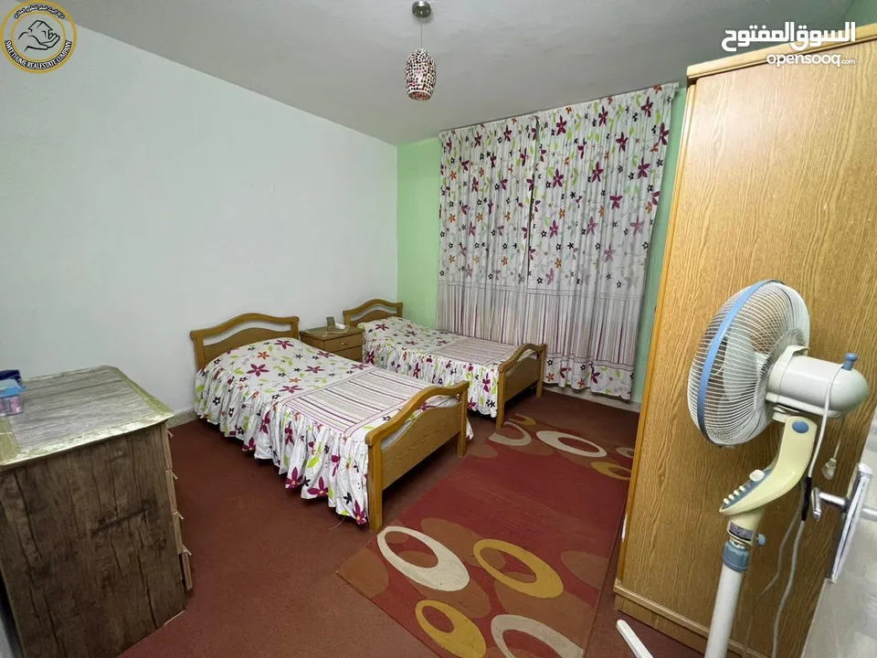 شقة استثمارية مفروشة للبيع في الدوار السابع قرب كوزمو طابق ثاني 121م بسعر مغري