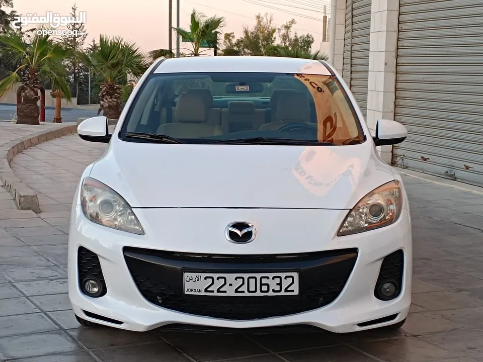 مازدا زووم 3 موديل 2012 . فحص 3 جـــــيـــــد قصعه باعتبار فحص مرفق بصور . مالك واحد من الشركة.