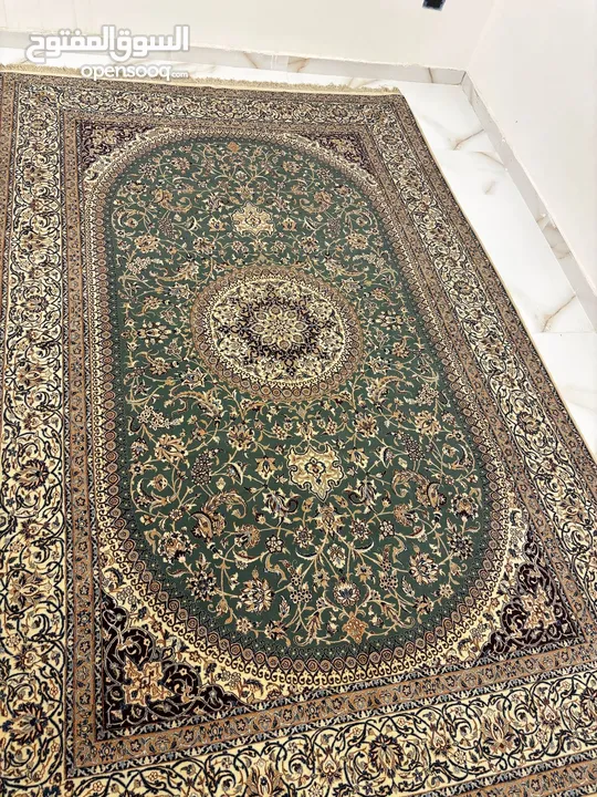 سجاده عجمي هاند ميد كأنها جديده عمرها 30 سنه كل ما كبر عمرها زادات قيمتها